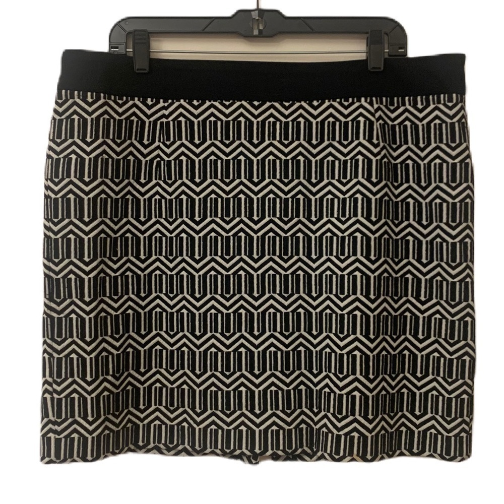 Banana Republic 12P 12 P Skirt Black and White